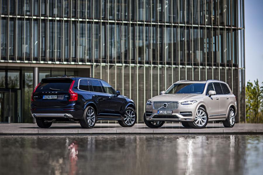  Volvo XC90 D5 Momentum 2015 года  (фото 5 из 26)